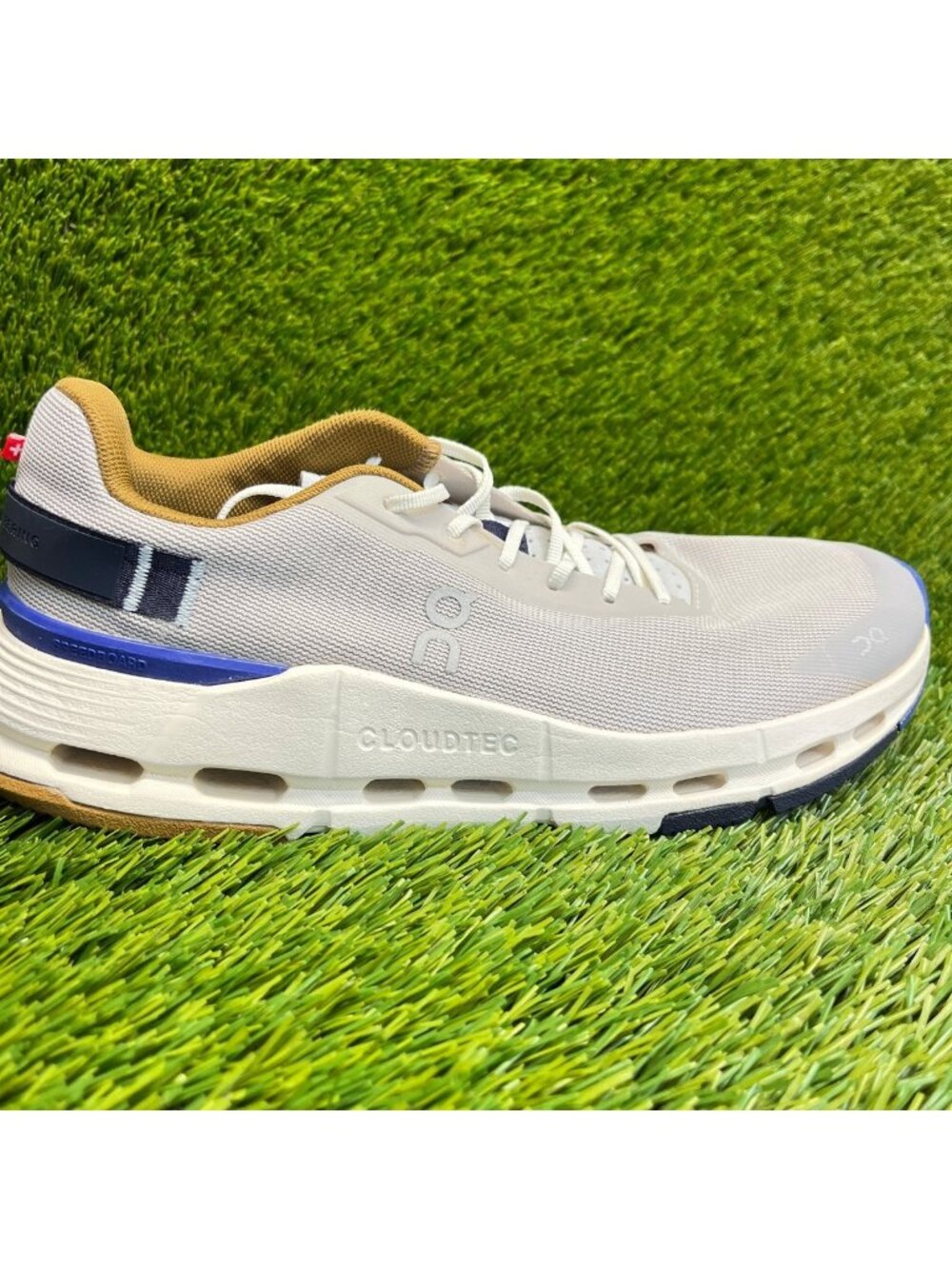 On Cloudnova Form 2 Womens Size 8 Silver Gray Athletic Running Shoes Sneakers - Picture 1 of 10